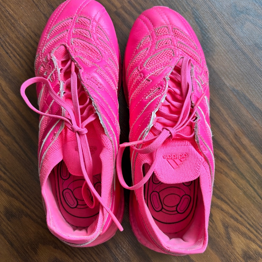 Adidas Predator Accelerator training shoes - hot pink!